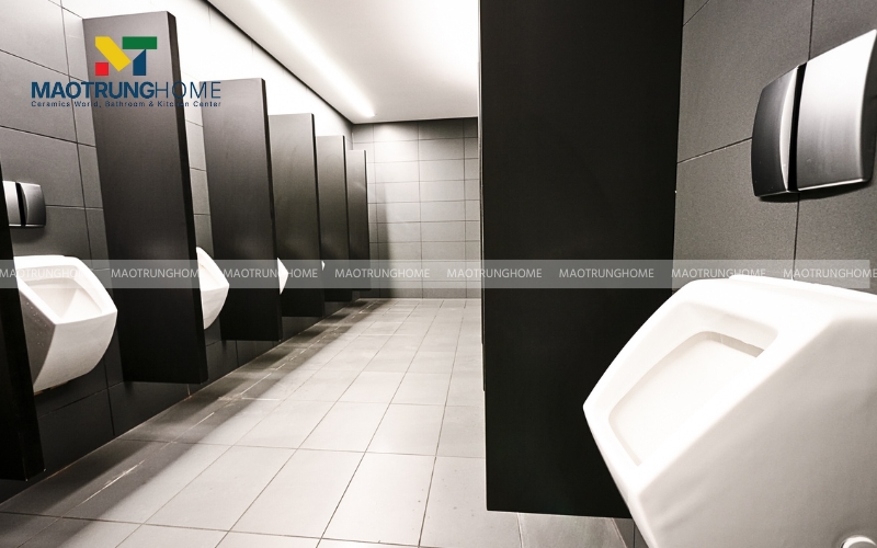 Nhà vệ sinh có vách ngăn 1 nửa