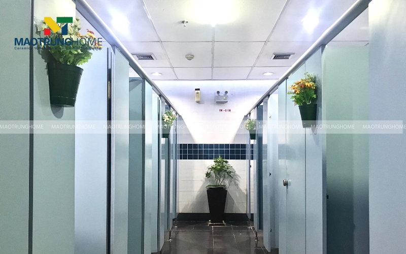 Nhà vệ sinh tích hợp cây xanh để lọc không khí