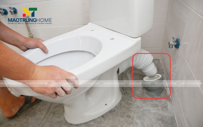 Bồn cầu có tâm xả thoát sàn