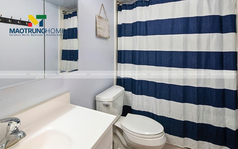 Hình ảnh mẫu nhà vệ sinh sử dụng vách ngăn bằng rèm