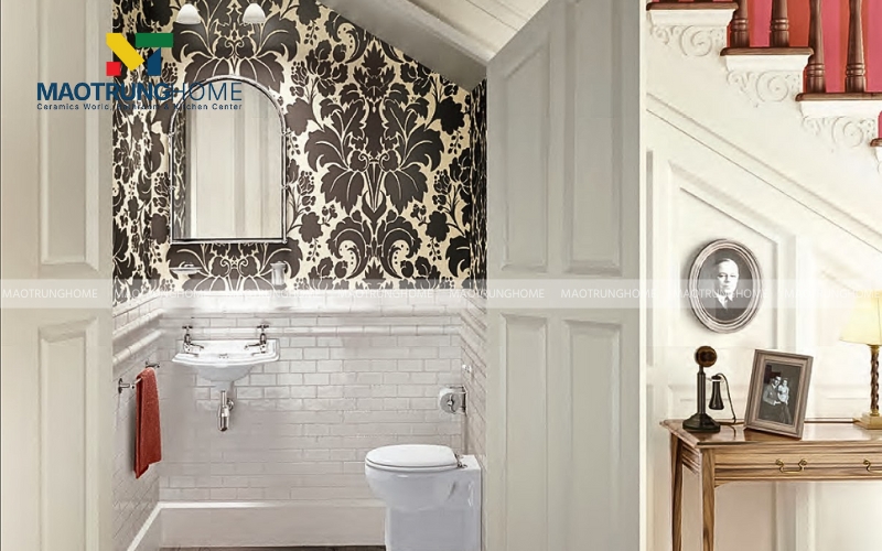 Hình ảnh mẫu nhà vệ sinh nhỏ gọn với tường ốp gạch họa tiết