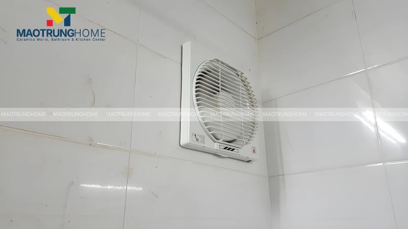 Bạn nên cân nhắc lắp đặt quạt hút mùi để tăng cường lưu thông không khí