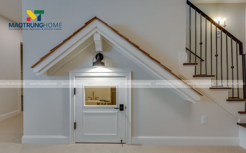 Vị trí đặt bồn cầu dưới gầm cầu thang
