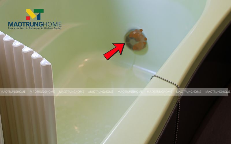 Các bộ phận kim loại bên trong cơ cấu xả bị rỉ sét