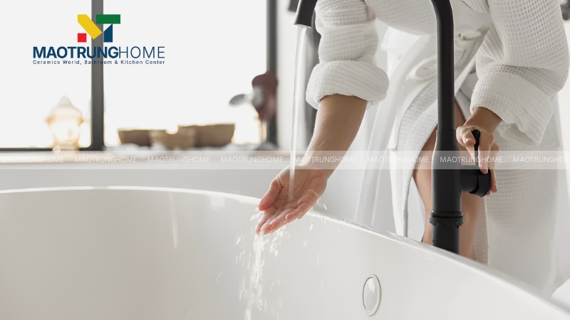 Chuẩn bị nước tắm với nhiệt độ lý tưởng
