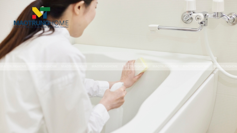 Tránh dùng thuốc tẩy đậm đặc hay các loại axit mạnh