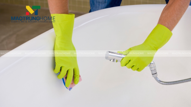 Xử lý vết bẩn mới với kem đánh răng