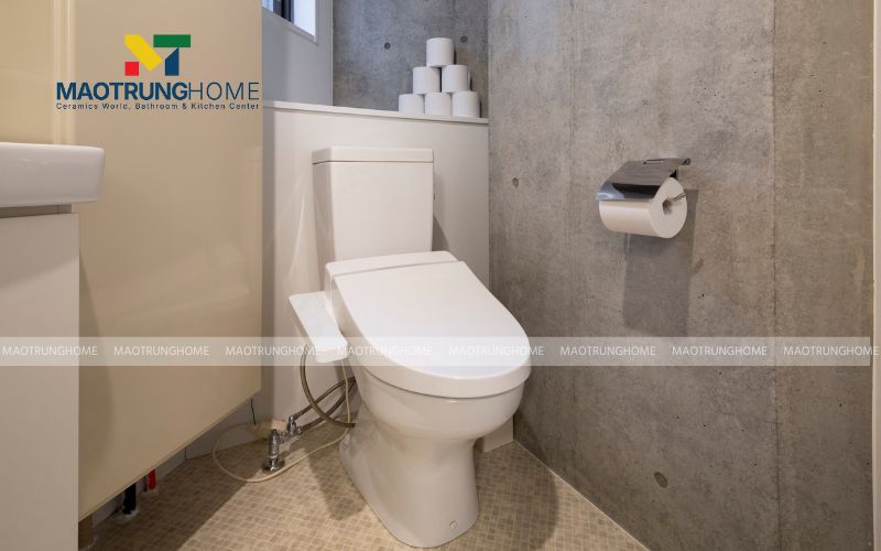 Bồn cầu thông minh tích hợp bảng mạch điện tử dưới bệ ngồi nên cần vệ sinh đúng cách 