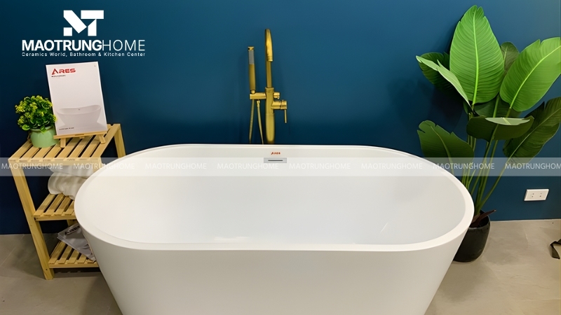 Bồn tắm độc lập chất liệu Acrylic ngọc trai sẽ là điểm nhấn đẳng cấp cho phòng tắm