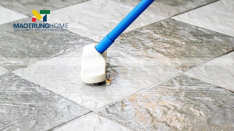 Vệ sinh định kỳ bằng các dung dịch tẩy rửa trung tính