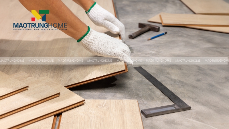 Lát sàn nhựa giả gỗ trên nền gạch cũ