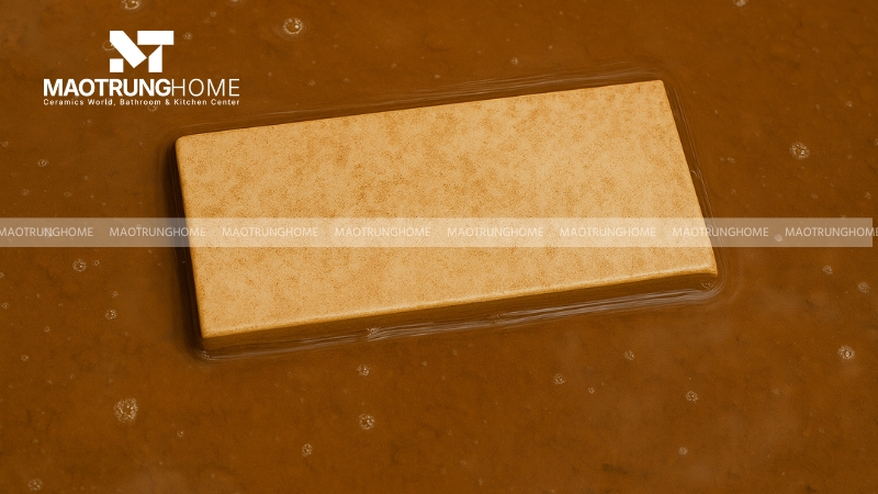 Cần ngâm gạch trong nước