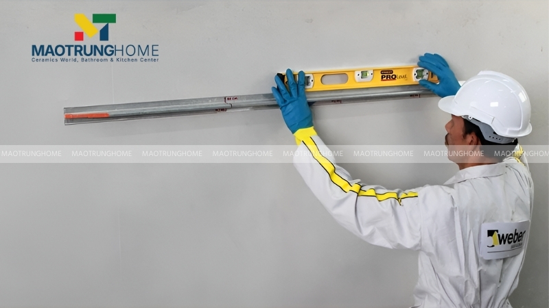 Khảo sát và chuẩn bị bề mặt tường