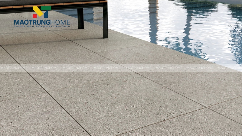 Bề mặt gạch: Dễ vệ sinh, chống rêu mốc