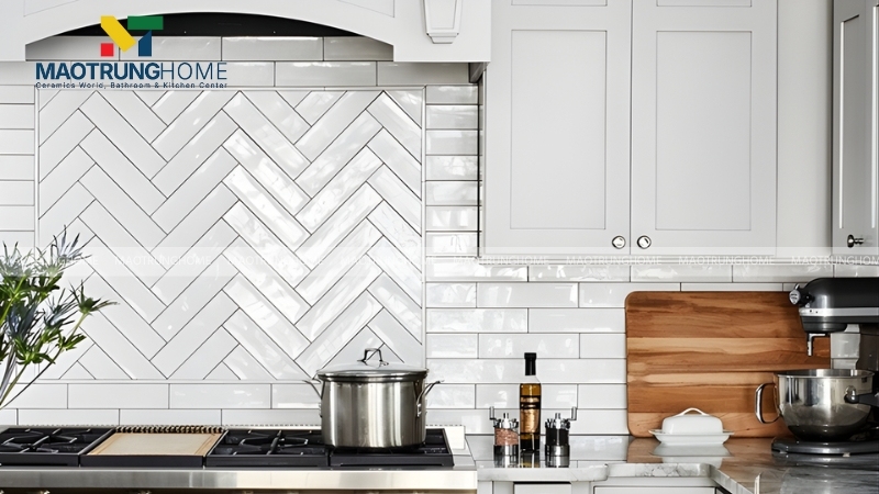 Mẫu gạch xương cá ốp tường cho không gian bếp