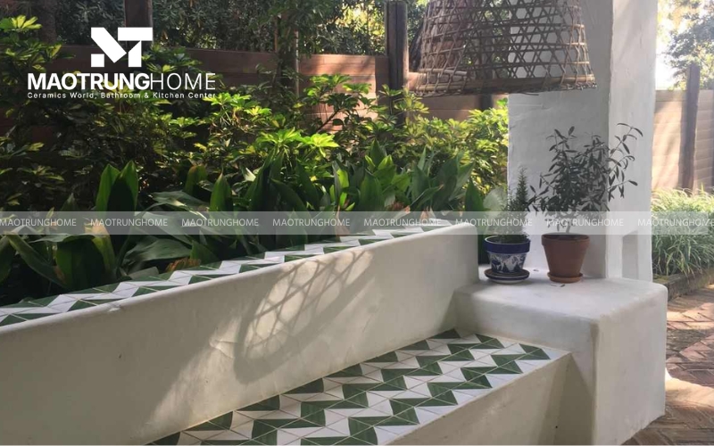 Sử dụng gạch ốp mang lại nhiều lợi ích cho bồn hoa ngoại thất