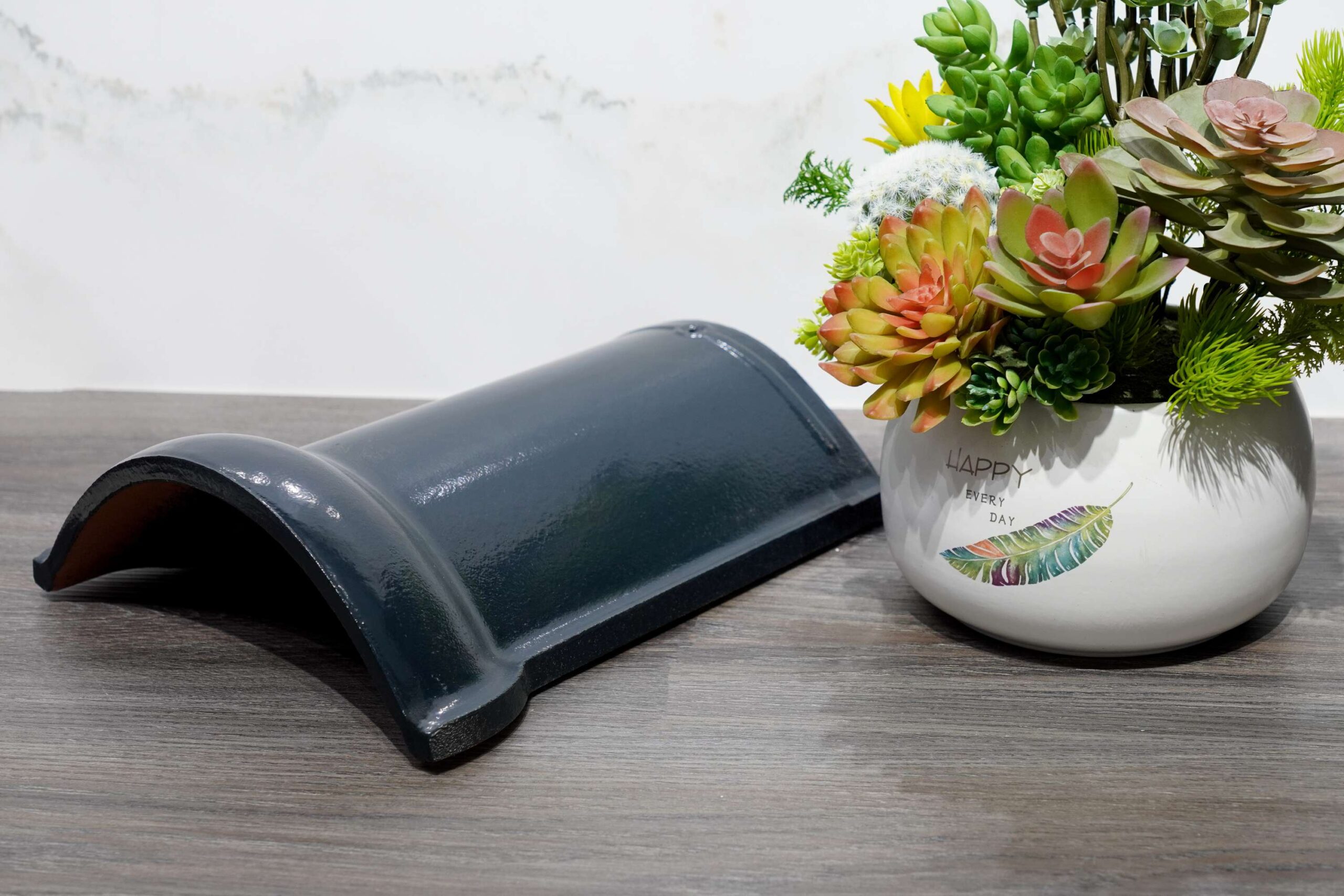 Ngói gốm tráng men Đang cập nhật Ngói nóc 22.PC.51.11.003