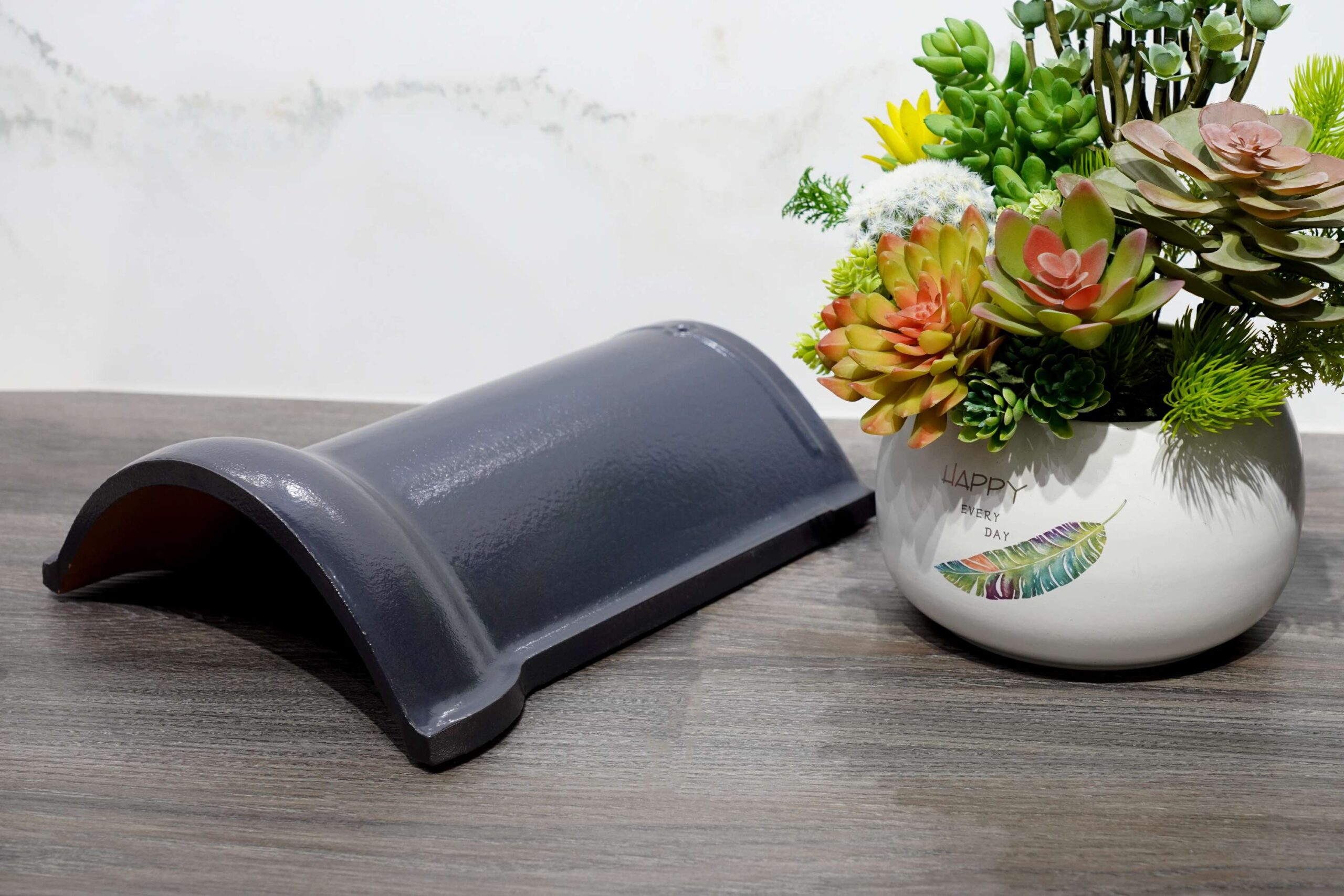 Ngói gốm tráng men Đang cập nhật Ngói nóc 22.PC.51.11.004