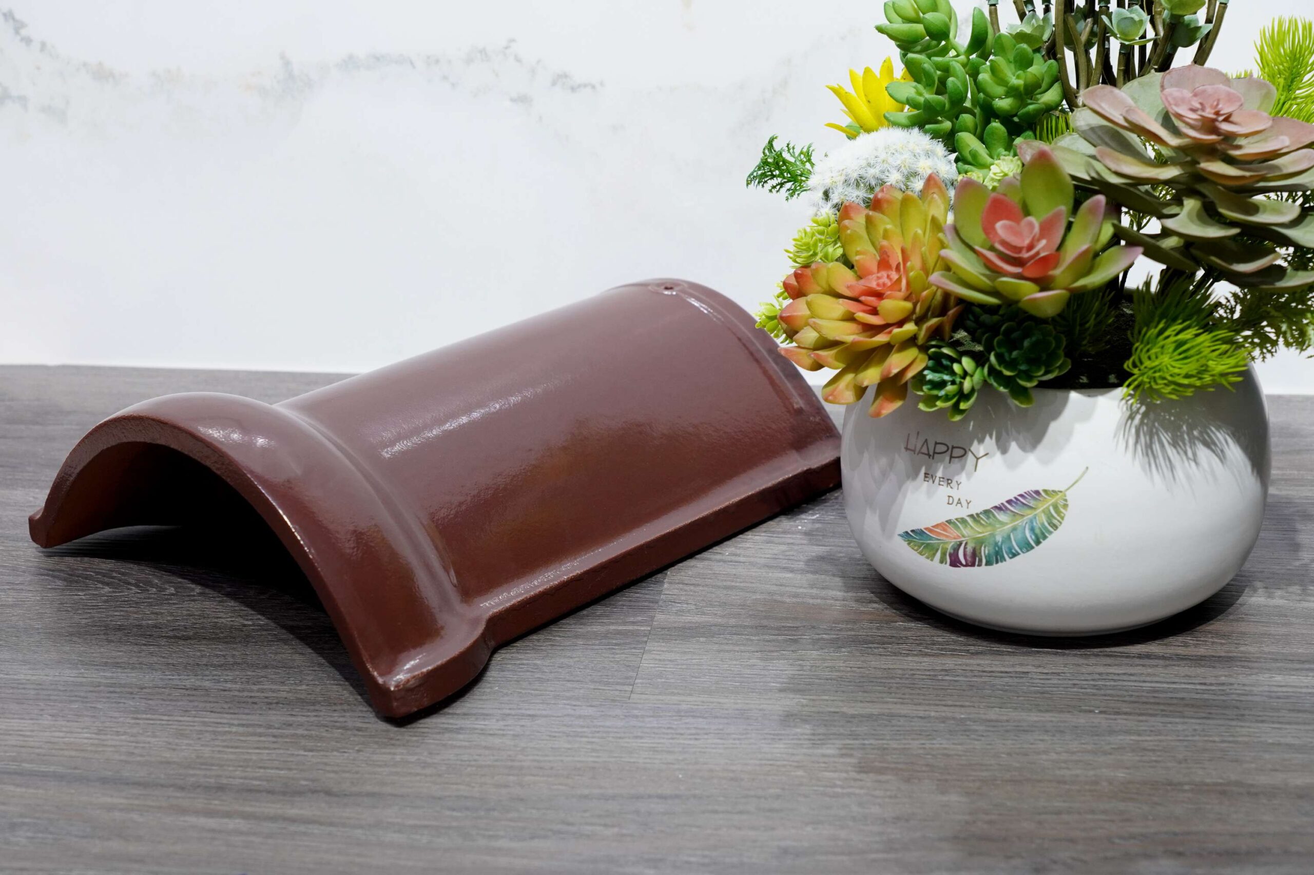 Ngói gốm tráng men Đang cập nhật Ngói nóc 22.PC.51.11.009