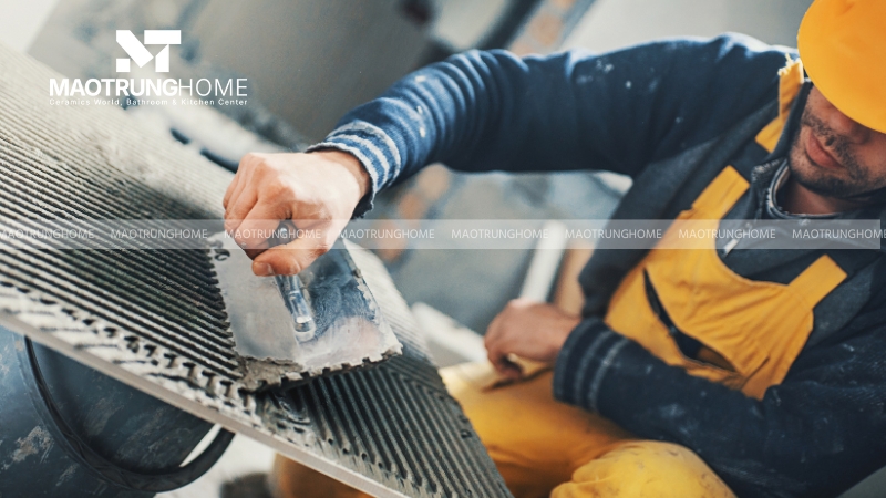 Ốp gạch chồng gạch là kỹ thuật thi công lát lớp gạch mới trực tiếp lên bề mặt lớp gạch cũ