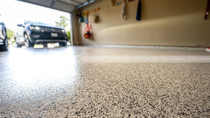 Kích thước 60x60 cm là phổ biến nhất cho các gara vừa và nhỏ