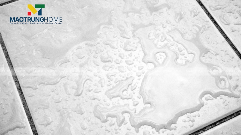 Nước không thấm chứng tỏ gạch có độ đặc chắc cao