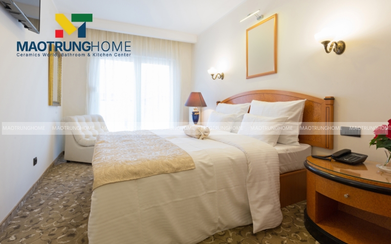 Mang hơi ấm của thảm vải vào sàn nhà bằng vật liệu gạch bền bỉ