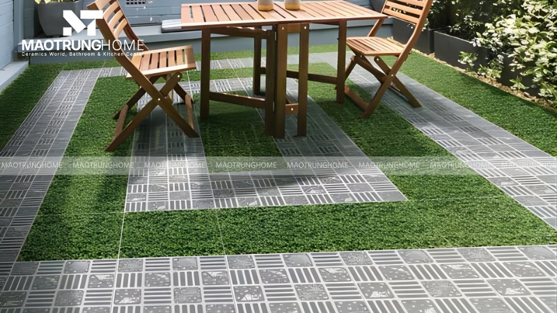 Gạch giả cỏ tạo cảm giác như một khu vườn thực thụ