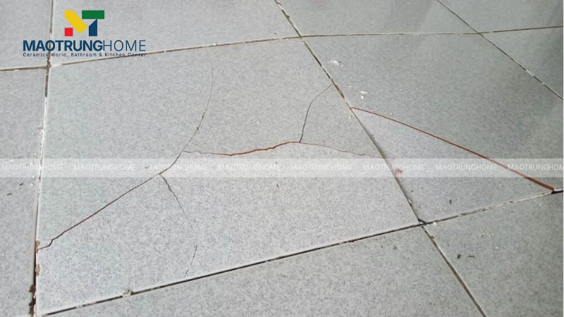 Gạch porcelain bị bong tróc
