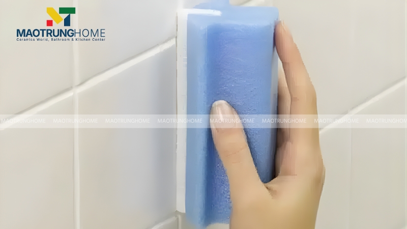 Trét mạch gạch khoảng 3 tiếng sau khi lát gạch