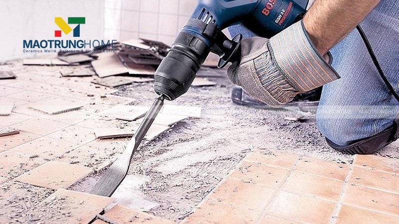 Cần thực hiện tháo gạch lát nền khi sửa chữa nhà