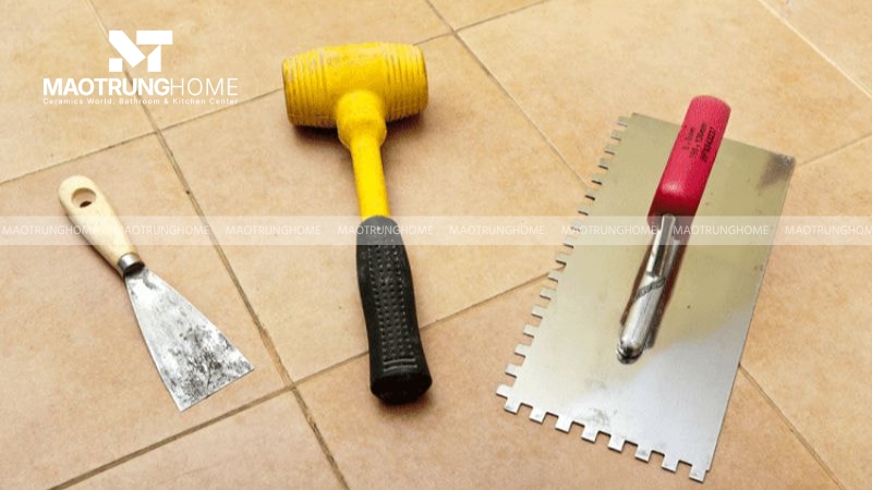 Chuẩn bị bộ dụng cụ và thiết bị bảo hộ thi công