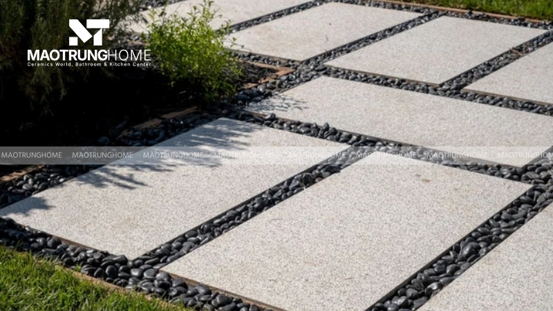 Kiểu lát gạch kết hợp cỏ tự nhiên hoặc sỏi