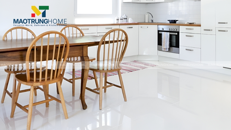 Gạch lát nền màu trắng cho khu vực bếp