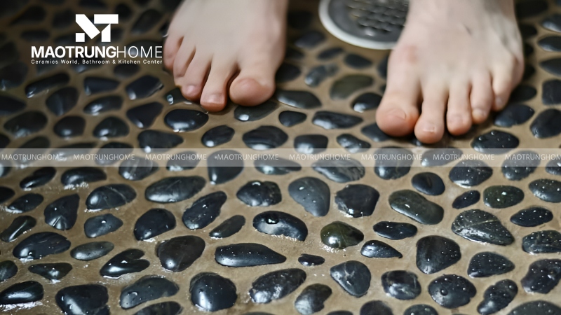 Chọn gạch sỏi lát nền nhà tắm theo chất lượng xương gạch và độ hút nước