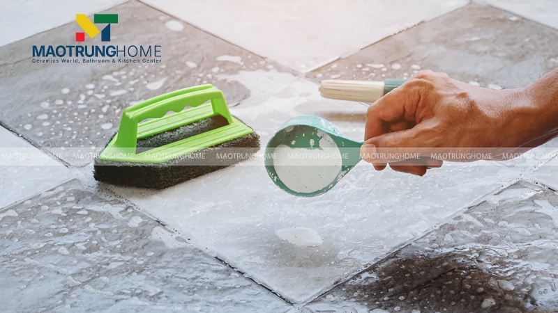 Xử lý các vết bẩn cứng đầu trên gạch nhám