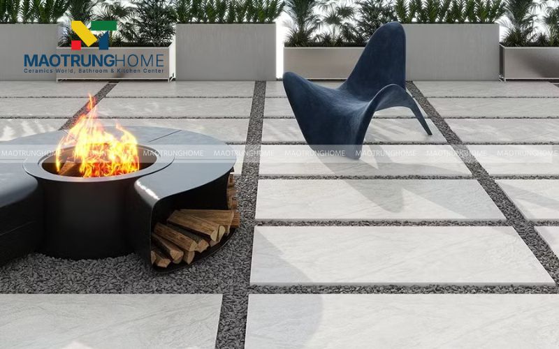 Độ bền vượt trội của gạch Porcelain dày 20mm cho khu vực lò sưởi ngoài trời