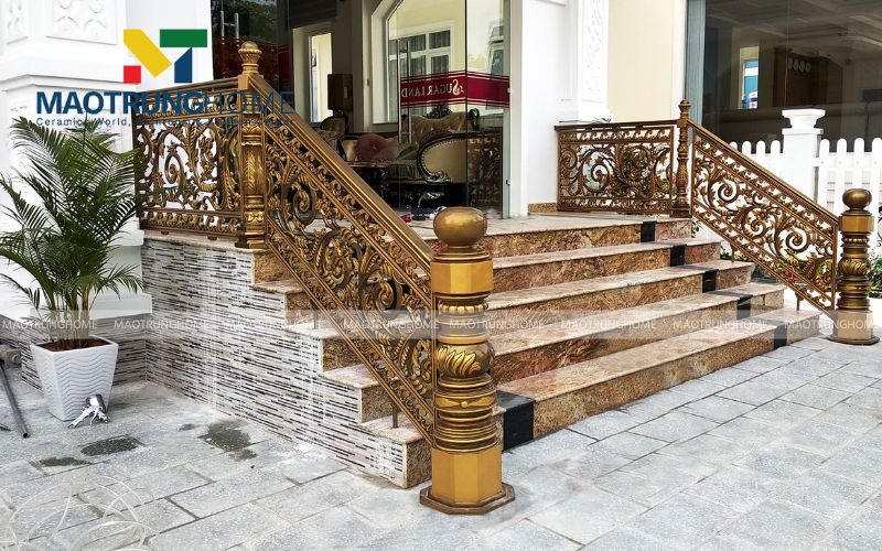 Tạo điểm nhấn ấn tượng cho lối vào với cổ bậc gạch trắng vân mây