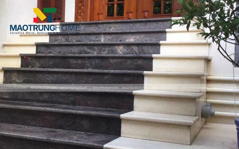 Cách phối màu tương phản giúp bậc tam cấp trở nên sinh động hơn