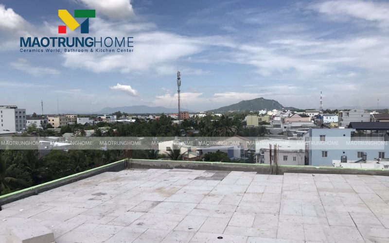 Chất liệu Porcelain cao cấp chịu nhiệt tốt không lo nứt vỡ do nắng nóng