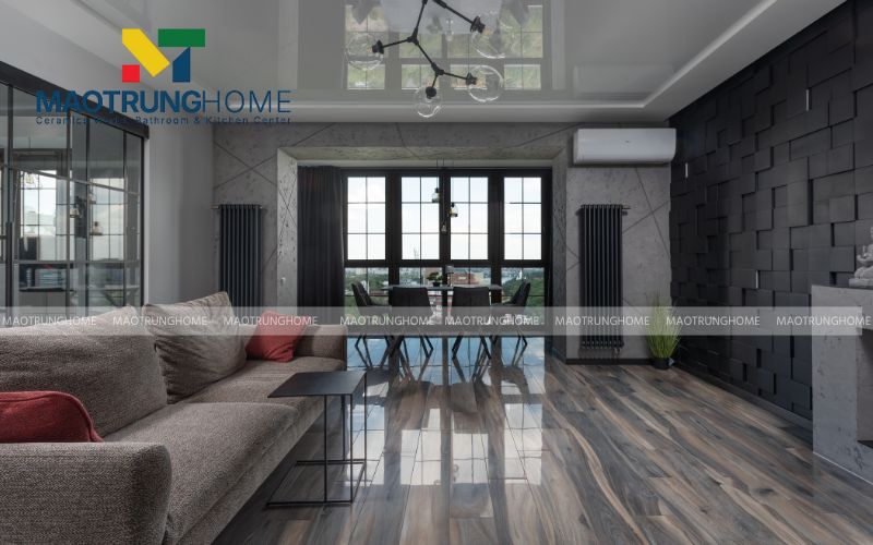 Gạch vân gỗ nâu xám là điểm nhấn độc đáo cho không gian sống tự nhiên