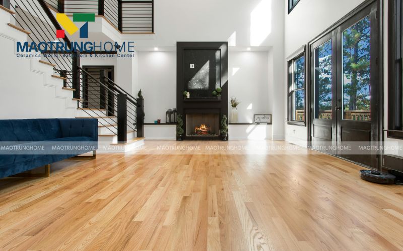 Gạch khổ dài tạo hiệu ứng thị giác giúp căn phòng trông rộng rãi hơn
