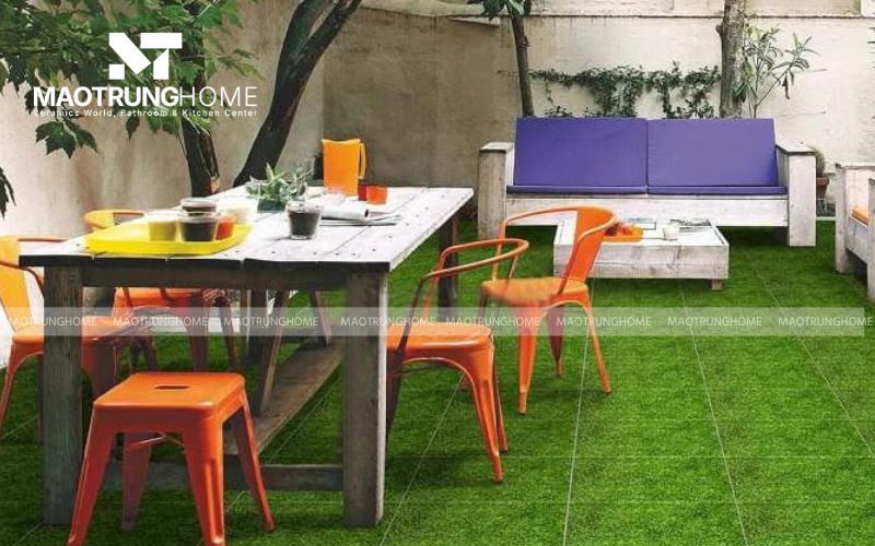 Gạch giả cỏ 40x40 chống trơn trượt và thoát nước tốt cho ban công