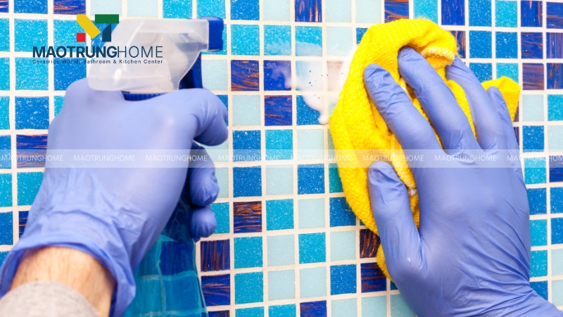 Nên sử dụng các dung dịch tẩy rửa trung tính để vệ sinh gạch mosaic