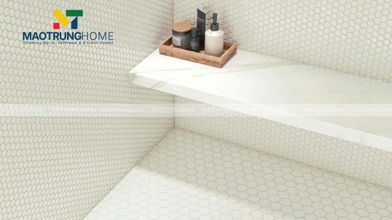 Gạch Mosaic trắng tạo điểm nhấn (Mẫu 2)