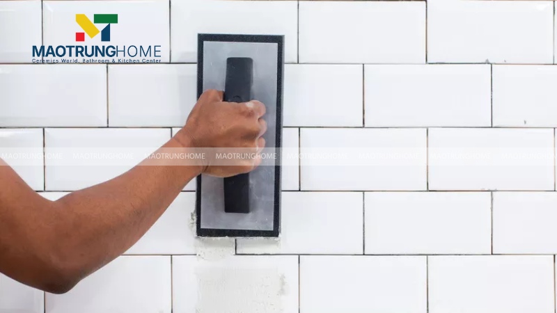 Xử lý mạch gạch bằng keo chà ron kháng nước