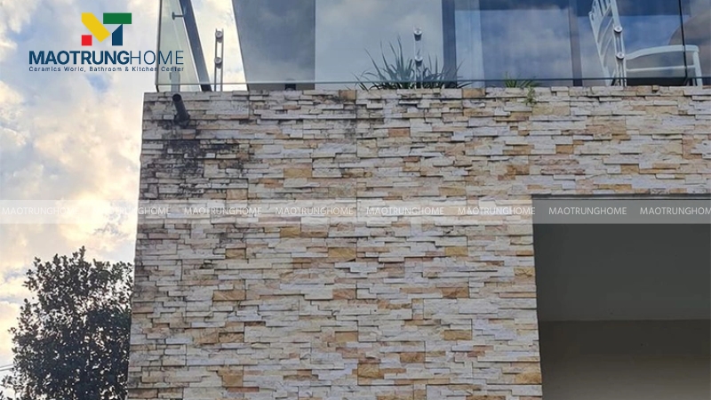 Gạch thẻ ốp tường ngoài trời với cốt liệu porcelain chống bám bẩn hiệu quả