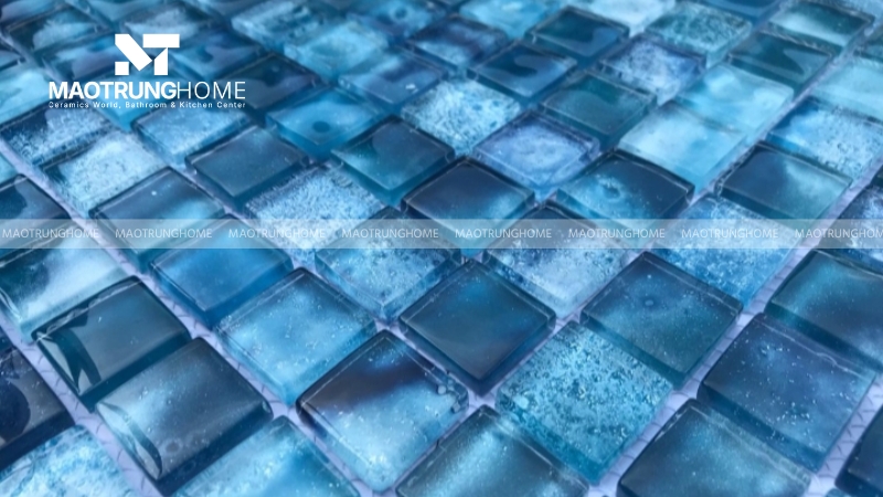Gạch mosaic thủy tinh bắt sáng hiệu quả