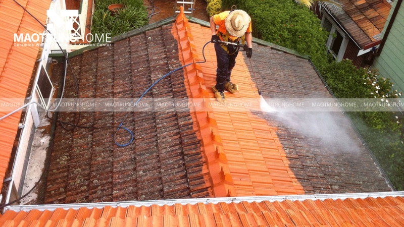 Người dùng có thể sử dụng vòi xịt nước áp lực cao để làm sạch
