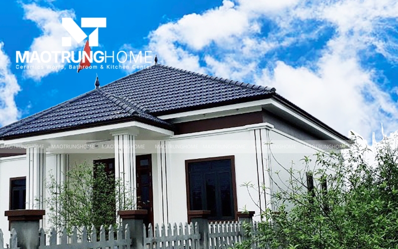 Họa tiết sóng nhỏ giúp mái nhà trông nhẹ nhàng và tinh tế hơn